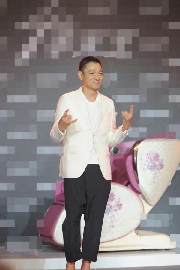 58岁刘德华暴瘦因患癌？本尊现身辟谣：我真的挺健康的
