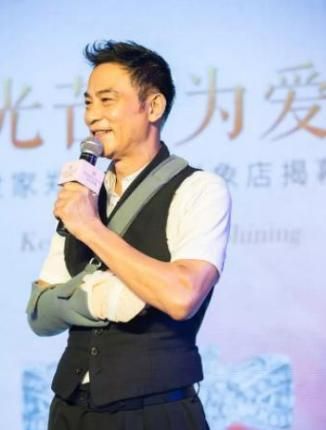 任达华康复后，出席宣传新片《小Q》，身体状况仍被影迷牵挂