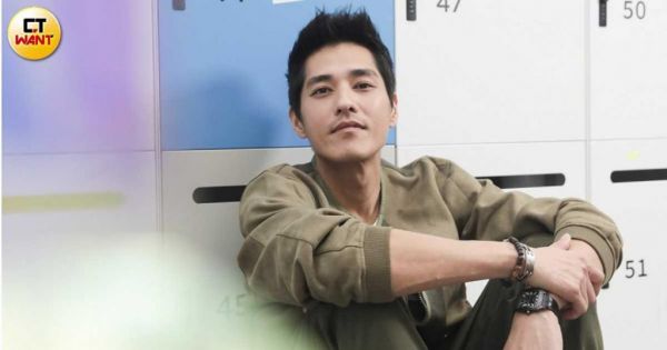 为了拍《成功补习班》，蓝正龙感受到巨大的痛苦，但相对也带来快乐。（图／林士杰摄）