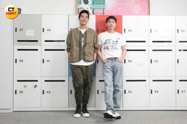 蓝正龙（左）与侯彦西因合作《成功补习班》培养出好默契与交情。（图／林士杰摄）