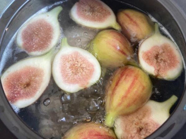 「廣東靚湯」鮮無(wú)花果瘦肉雞腳湯-清熱健胃，清甜解膩的做法