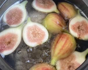 「廣東靚湯」鮮無(wú)花果瘦肉雞腳湯-清熱健胃，清甜解膩的做法 步驟3