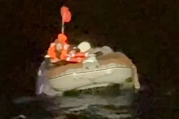 暴瘦100斤！俄羅斯男子海上漂流67天后獲救，同行二人已遇難