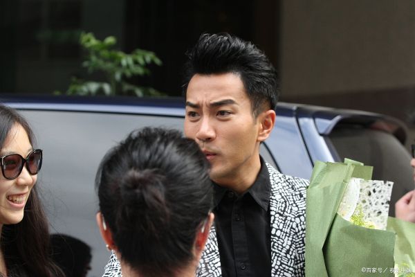 46歲劉愷威暴瘦，這是單獨(dú)撫養(yǎng)孩子累的嗎？