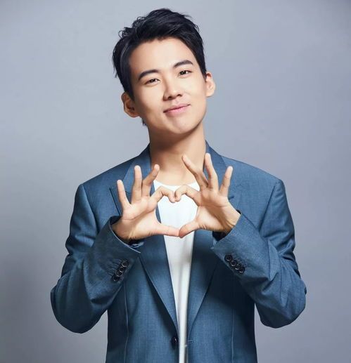 郭麒麟回應(yīng)瘦了_27歲郭麒麟近照曝光！五官發(fā)福與郭德綱神似，自曝拍戲前會瘦身