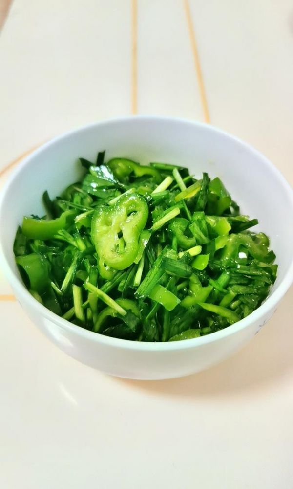 史上最簡單的韭菜做法，可以稱之為傻瓜菜譜！的做法