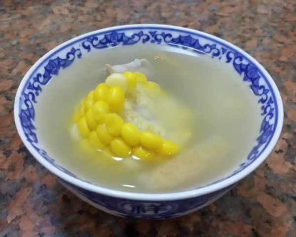 雪梨玉米瘦肉清湯(秋天去燥潤(rùn)肺的一碗湯)的做法