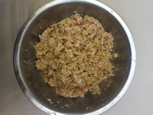 东北酸菜猪肉馅大包子的做法 步骤2