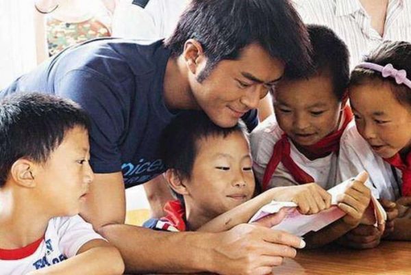 古天樂低調(diào)做慈善，是怎么被發(fā)現(xiàn)的？網(wǎng)友：因為建的學(xué)校太多了