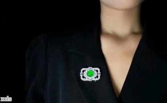 從選購(gòu)到搭配：教你如何完美戴翡翠發(fā)卡胸針，打造出眾造型