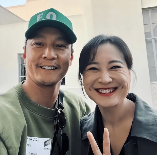 吳彥祖曬賈玲合影，未P圖的真實暴瘦面貌引發(fā)熱議