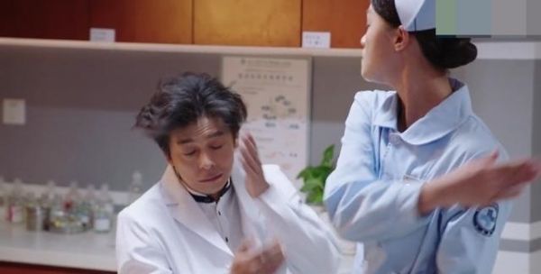 戲里李佳航被甩巴掌被網(wǎng)友們津津樂道