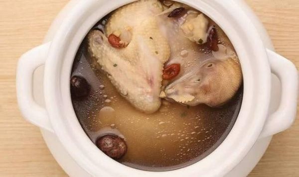 燉的鴿子湯腥味重怎么辦？只需做好“這一步”，去腥解膩入味快