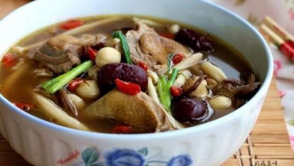 燉的鴿子湯腥味重怎么辦？只需做好“這一步”，去腥解膩入味快