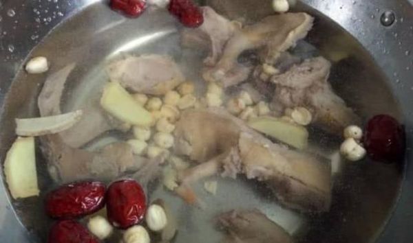 燉的鴿子湯腥味重怎么辦？只需做好“這一步”，去腥解膩入味快
