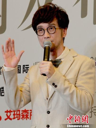 周傳雄大病初愈現(xiàn)身天津 身材暴瘦成紙片人(圖)