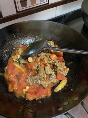 吃完竟然瘦1公斤的西紅柿土豆燉牛腩的做法 步驟3