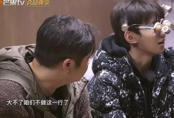 王源内心压力太大，每晚靠手机才能睡着，妈妈曾劝他退出娱乐圈！