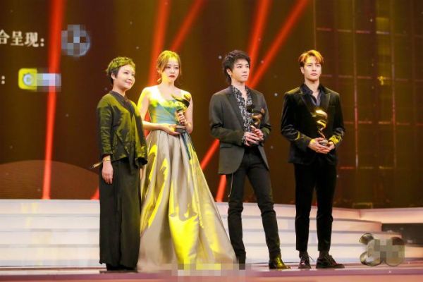 华晨宇接受采访，承认去年底身体出了问题，增肥15斤又速瘦18斤