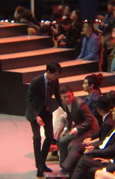 王凱為拍新戲暴瘦后遺癥凸顯，雙腿瘦成筷子，比紙片人還細(xì)