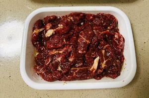 酸菜炒牛肉的做法 步骤1