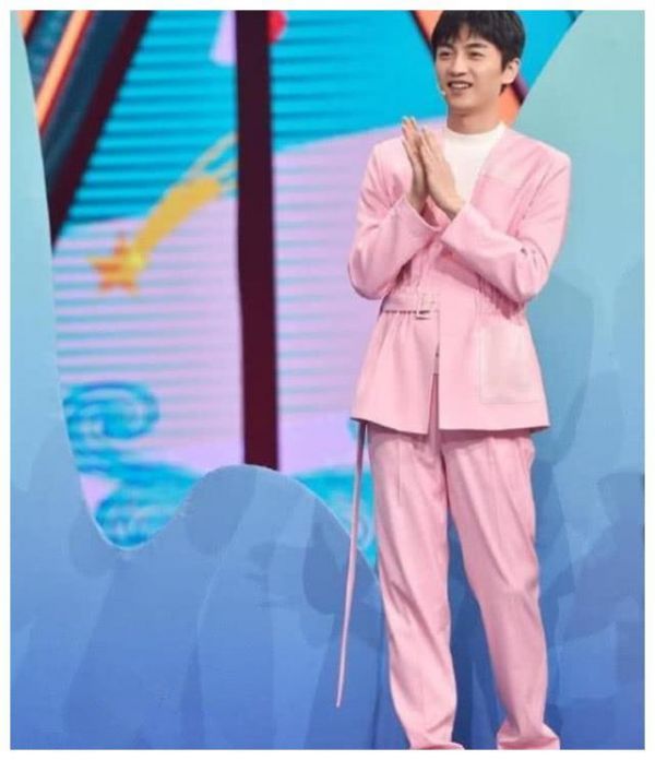 陳曉經(jīng)歷了什么？近照曝光瘦到脫相，曾經(jīng)的燦爛笑容去哪了