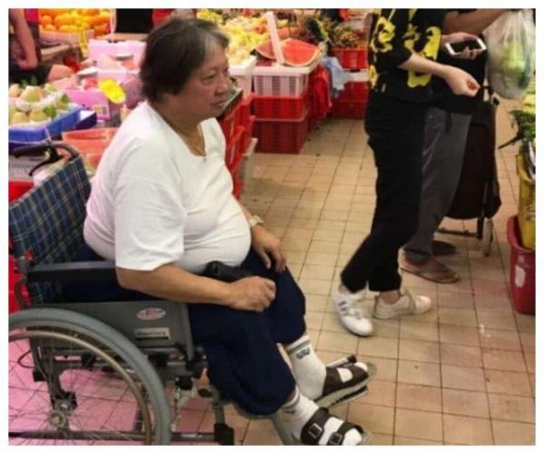 洪金寶怎么了？頭發(fā)花白瘦到脫相，小2歲譚詠麟?yún)s精神氣十足