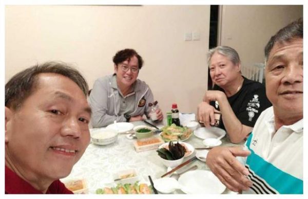 洪金寶怎么了？頭發(fā)花白瘦到脫相，小2歲譚詠麟?yún)s精神氣十足