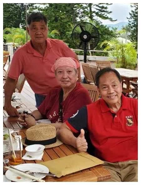 洪金寶怎么了？頭發(fā)花白瘦到脫相，小2歲譚詠麟?yún)s精神氣十足