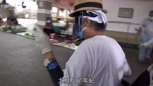 洪金寶身體狀態(tài)堪憂(yōu)：暴瘦之后坐輪椅現(xiàn)身，行動(dòng)能力受到限制