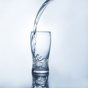 水