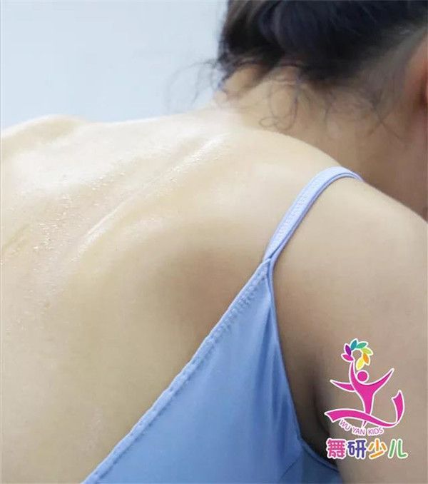 一节大汗淋漓的舞蹈课过后，不止会让孩子变瘦……