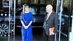 凱特寶藍(lán)色連衣裙亮相