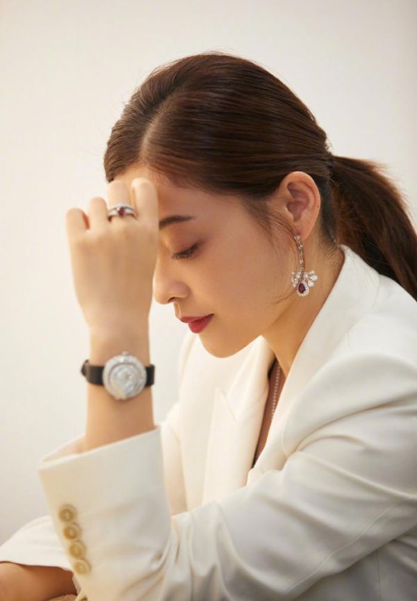 梅婷是真瘦了！瘦掉30斤不止 颜值重回巅峰时刻，性感红唇更撩人