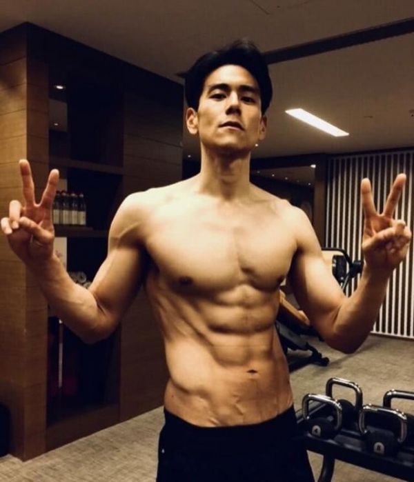 彭于晏一个月狂甩肥肉36斤,分享懒人减肥法,一般人也能做到!