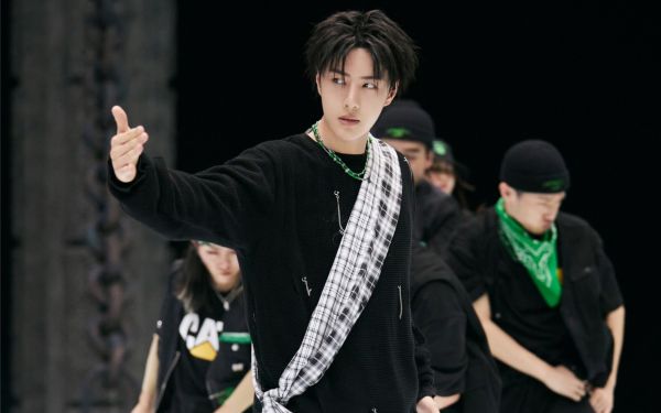 王一博为什么不爱笑不爱说话 王一博为啥很少说话看起来很冷淡