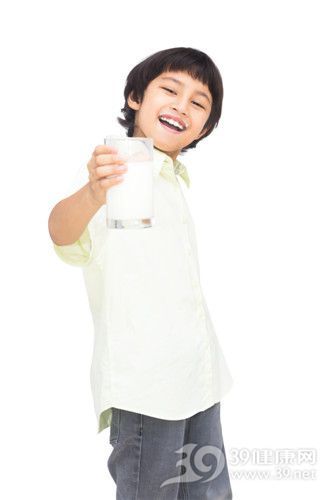 孩子 男 牛奶 補(bǔ)鈣_15794853_xxl