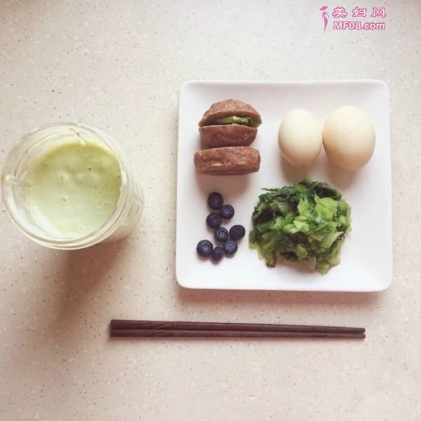 牛奶雞蛋青菜雜糧藍(lán)莓