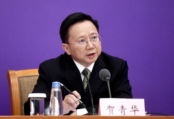  國家衛(wèi)生健康委疾控局一級巡視員賀青華回答記者提問。