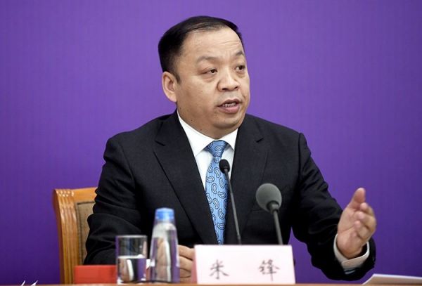  國家衛(wèi)生健康委新聞發(fā)言人、宣傳司副司長米鋒主持發(fā)布會。
