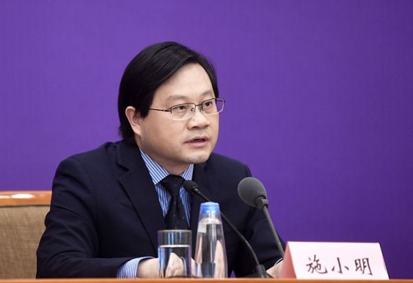  中國疾控中心環(huán)境所所長施小明回答記者提問。 