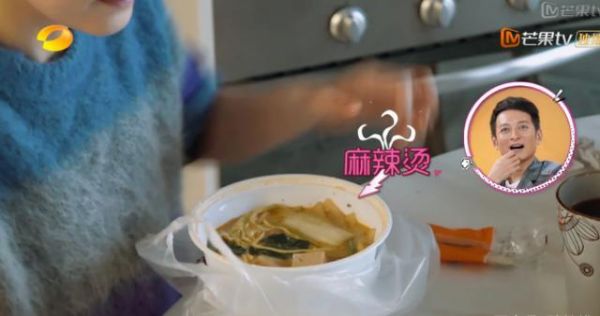 吳昕起床先做瘦腿運(yùn)動(dòng)，一天一餐只吃幾口，拼命減肥昕爸很心疼
