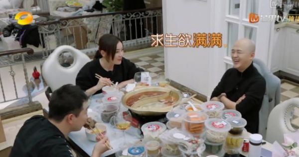 吳昕起床先做瘦腿運(yùn)動(dòng)，一天一餐只吃幾口，拼命減肥昕爸很心疼