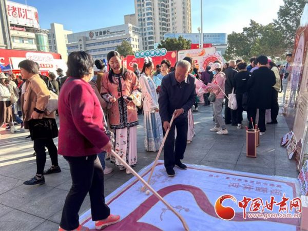 　　有趣又有料的嘉年華活動吸引大批市民駐足體驗