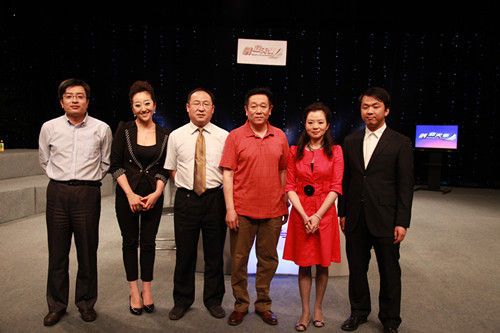 (CCTV《創(chuàng)業(yè)天使》欄目演播室錄制現(xiàn)場嘉賓合影)