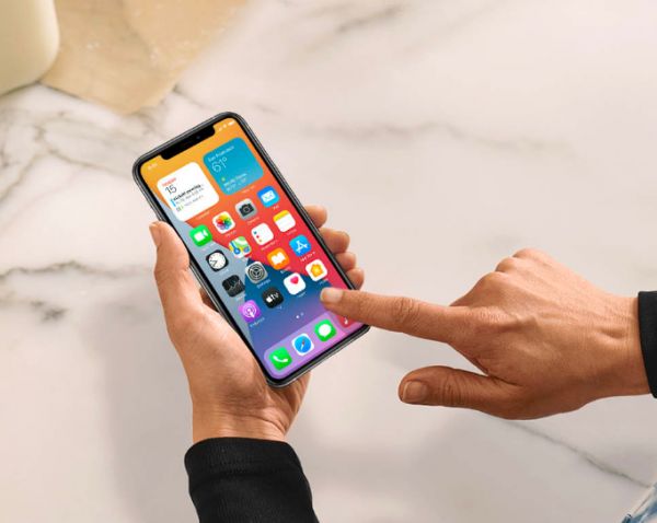 iPhone 12 出現(xiàn)運(yùn)行緩慢或死機(jī)的情況怎么辦？