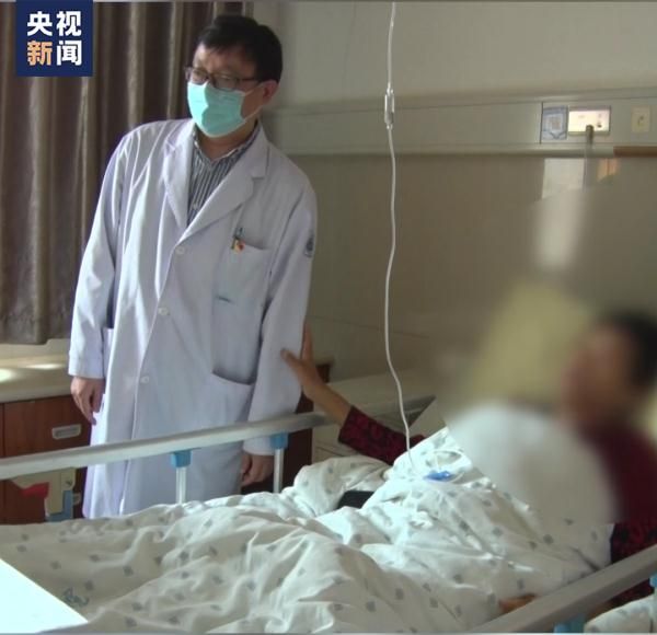 女子吃面，被鄰桌一眼看出腦子里有腫瘤……