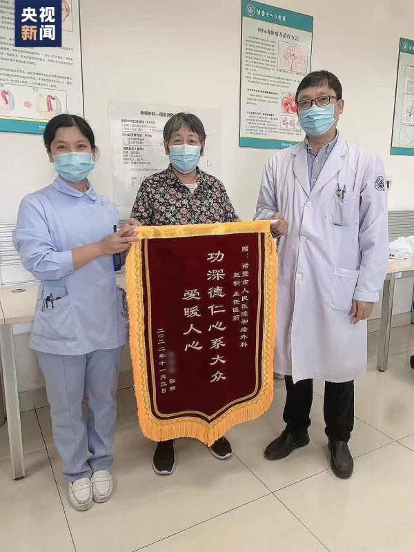 女子吃面，被鄰桌一眼看出腦子里有腫瘤……