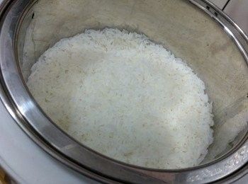 step7: 用『智營(yíng) . 金』低糖健康蒸飯煲蒸煮出粒粒分明靚白飯， 毫無(wú)難度。