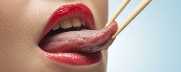 舌苔厚白黄黏怎么回事 怎么从舌头看健康 舌苔厚白是什么原因